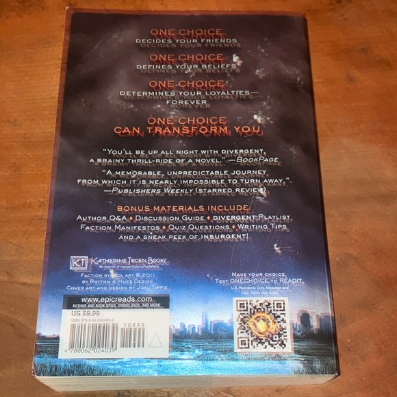 Divergent Book by Veronica Roth - Picture 3 of 9
